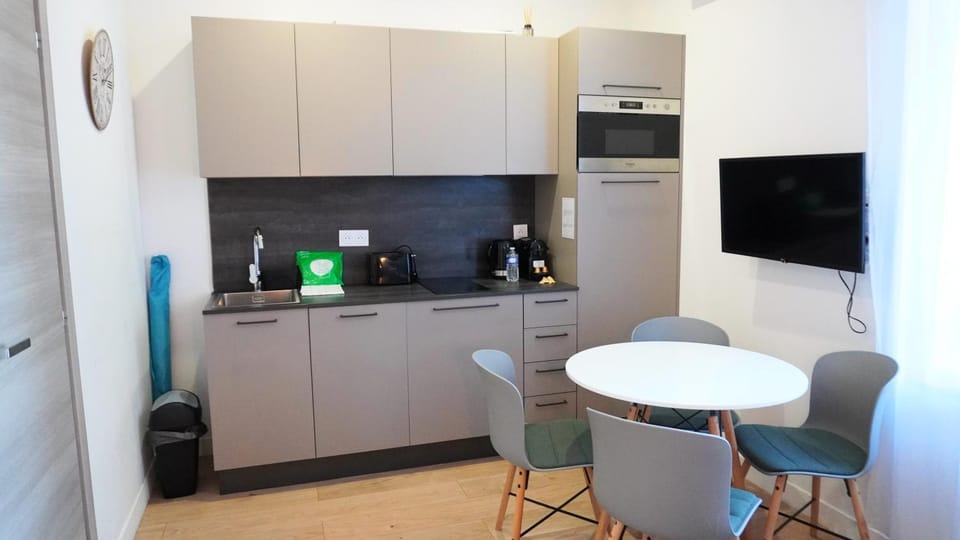 Kitchen or kitchenette, stove, kitchen