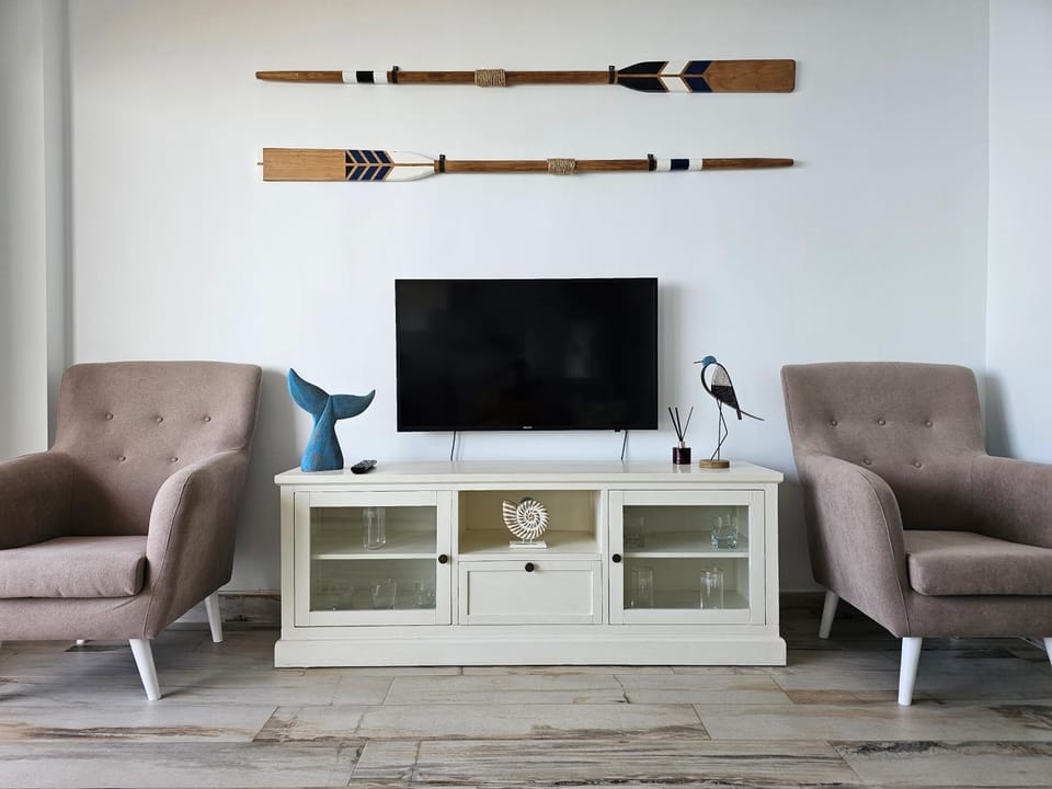 Communal lounge/ TV room, TV and multimedia, Living room, Seating area
