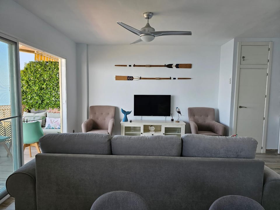 Communal lounge/ TV room, Living room, Seating area