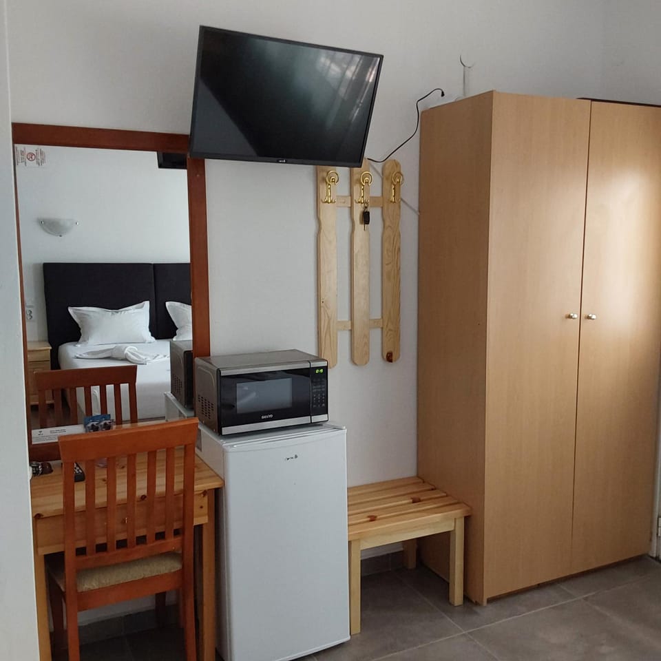 TV and multimedia, oven, wardrobe