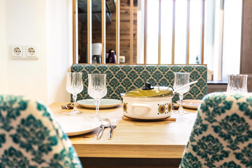 Seating area, Food