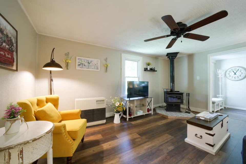 Charming Waynesville Cottage Less Than 2 Mi to Main St House in Lake Junaluska