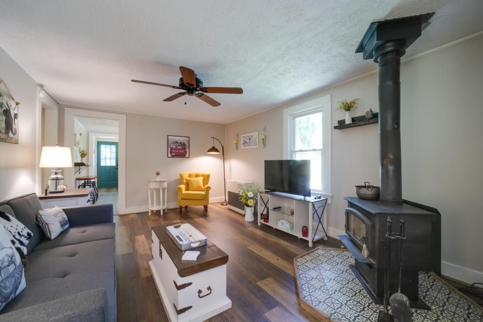 Charming Waynesville Cottage Less Than 2 Mi to Main St House in Lake Junaluska