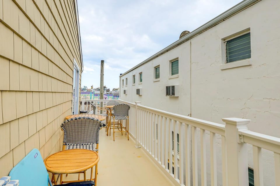 Wildwood Condo w/ Pool Access, Walk to Beach House in Wildwood