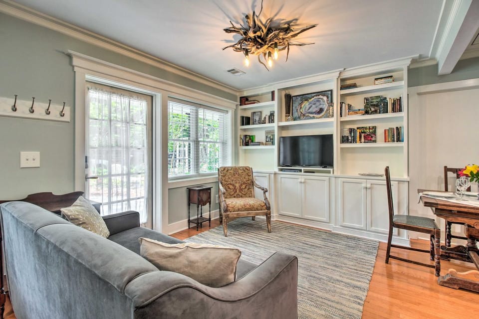 Elegant Savannah Hideaway w/ Private Garden Apartment in Savannah