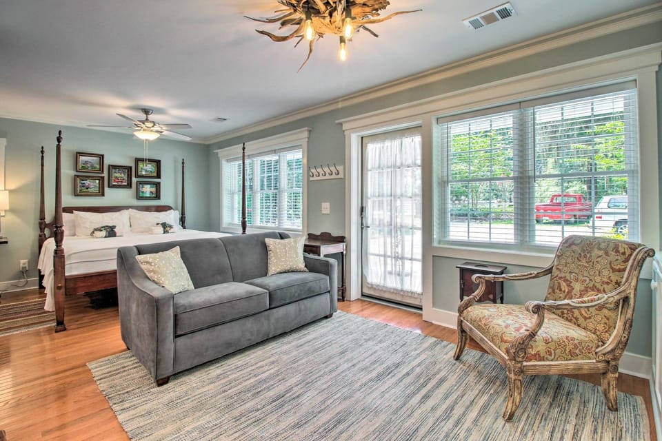 Elegant Savannah Hideaway w/ Private Garden Apartment in Savannah