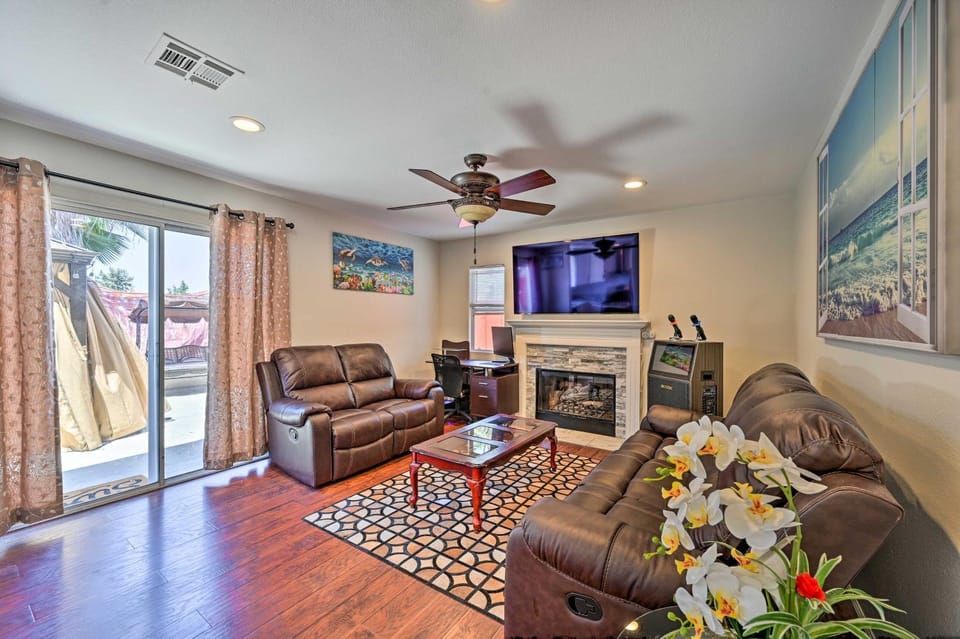 Karaoke Fun, Hot Tub & Patio! San Diego Sanctuary House in San Diego