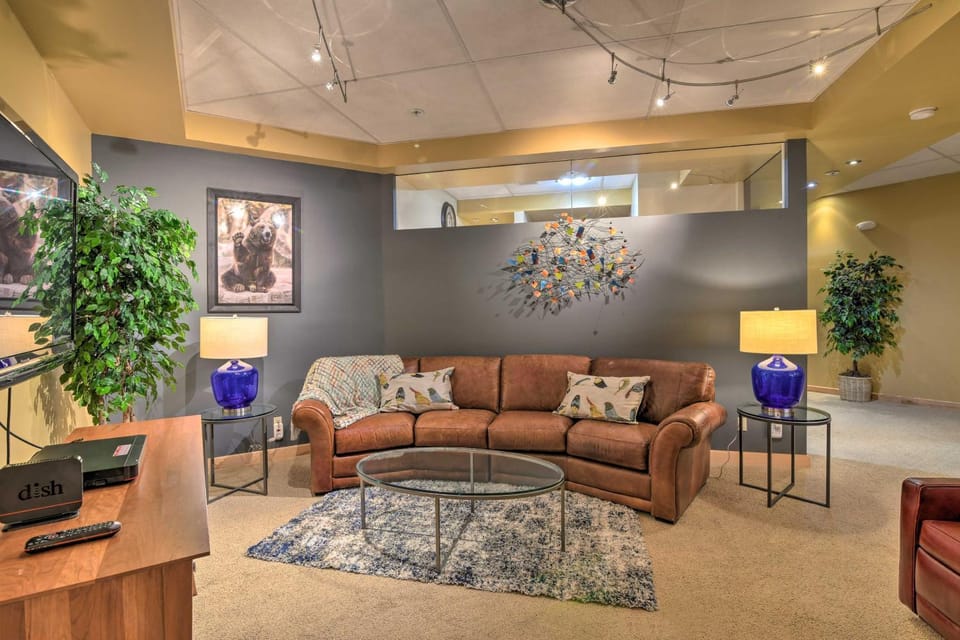 Idyllic Dtwn Anchorage Condo w/ Fireplace! House in Anchorage