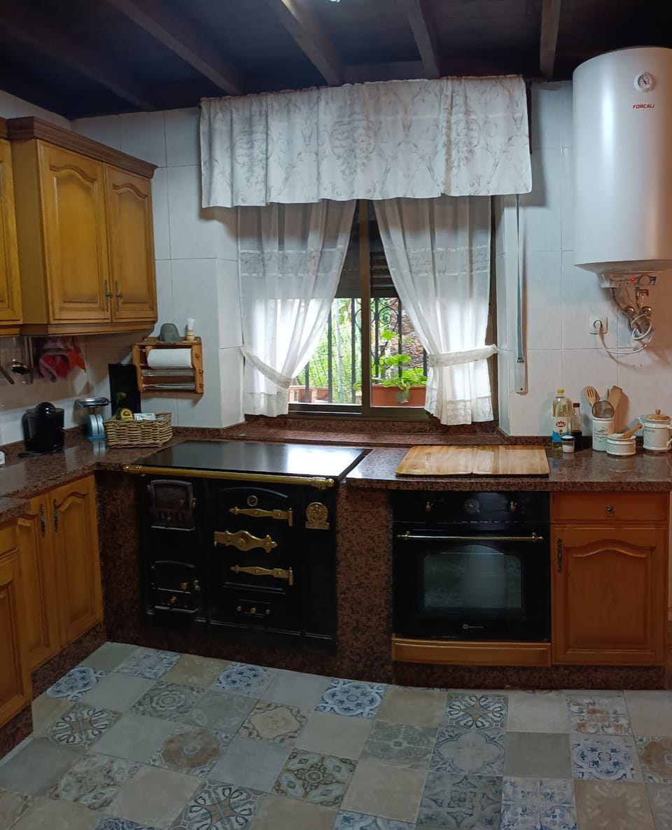 Kitchen or kitchenette, pet friendly