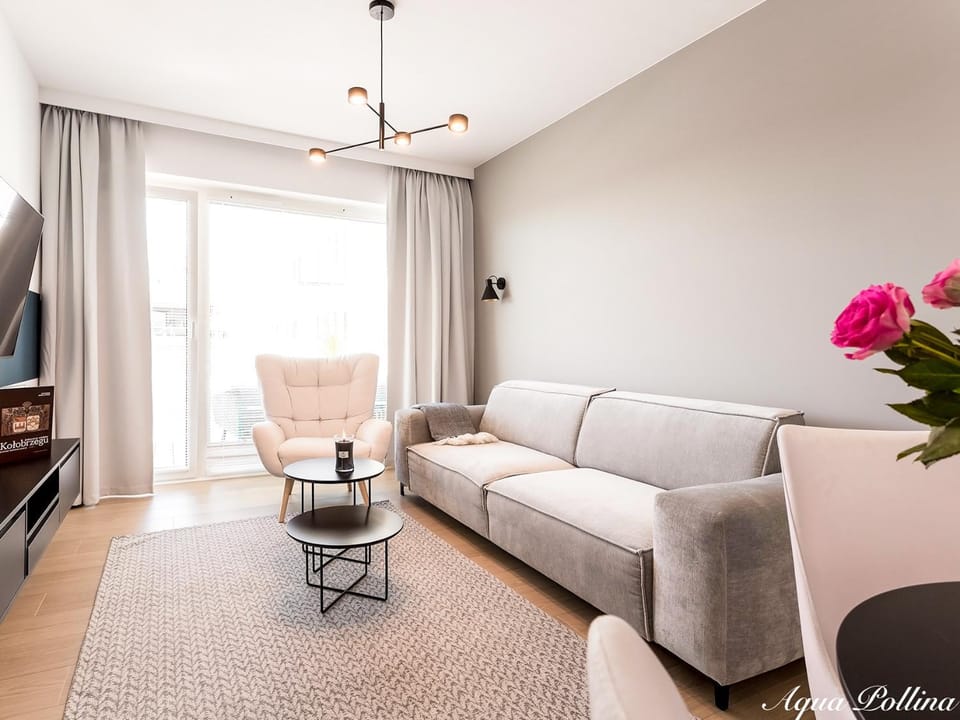 TV and multimedia, Balcony/Terrace, Living room, Decorative detail, Seating area, Evening entertainment