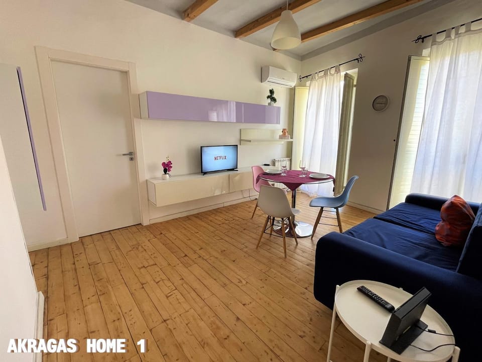 Living room, Seating area, Dining area, City view, City view, Landmark view, Landmark view, Street view, Street view, Breakfast, Lunch, Dinner, heating, heating, internet, internet, air conditioner, air conditioner
