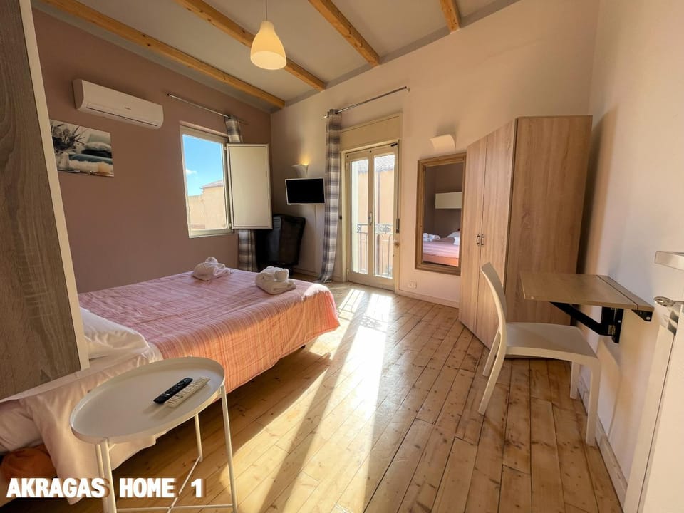 Bed, TV and multimedia, View (from property/room), View (from property/room), Photo of the whole room, Evening entertainment, Evening entertainment, Bedroom, City view, City view, Landmark view, Sea view, Street view, Entertainment, Entertainment, heating, heating, internet, internet, towels, wardrobe, air conditioner, air conditioner