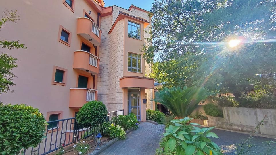 Property building, Facade/entrance, Garden