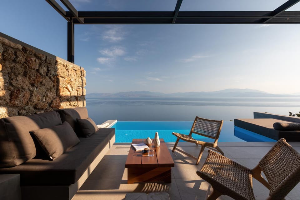 View (from property/room), City view, Pool view