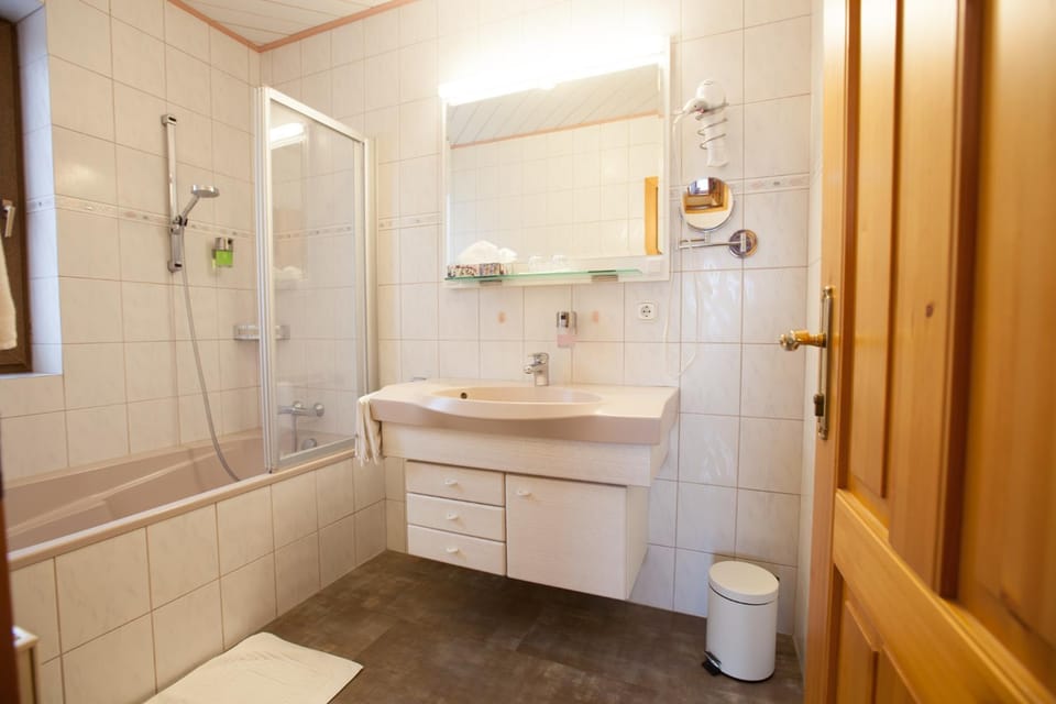 Shower, Bathroom, Bath, towels