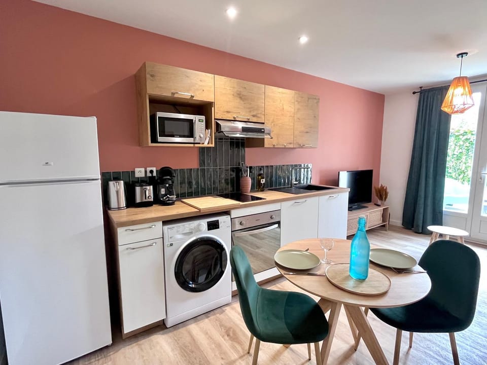 Dining area, Communal kitchen