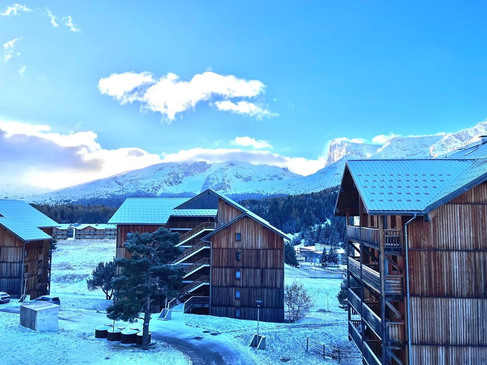 Property building, Nearby landmark, Day, Natural landscape, Winter, Mountain view