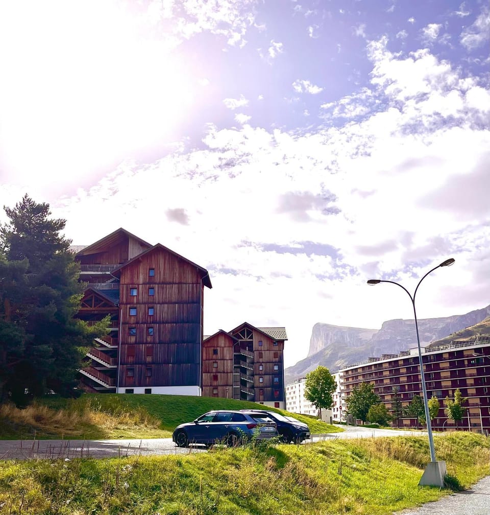 Spring, Off site, Day, Night, Winter, Summer, Autumn, Parking