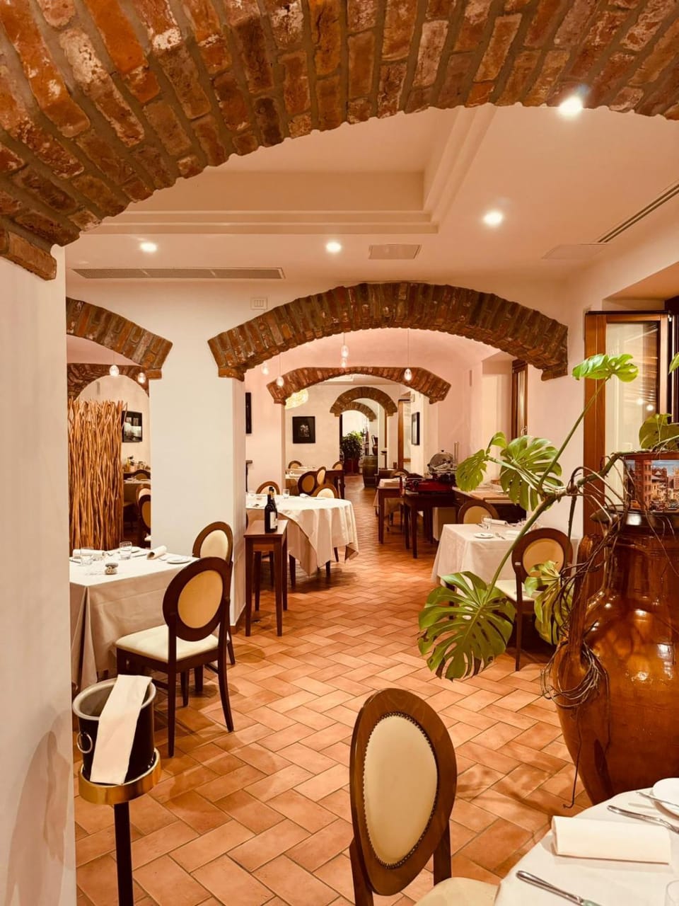 Restaurant/places to eat, Restaurant/places to eat