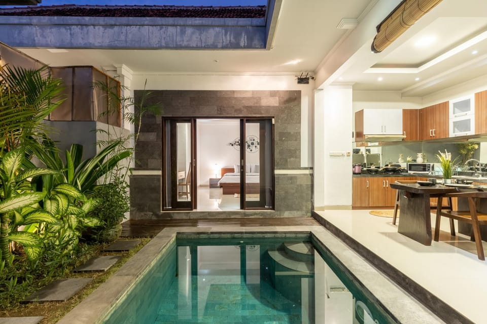 Patio, Kitchen or kitchenette, Dining area, Pool view, Swimming pool