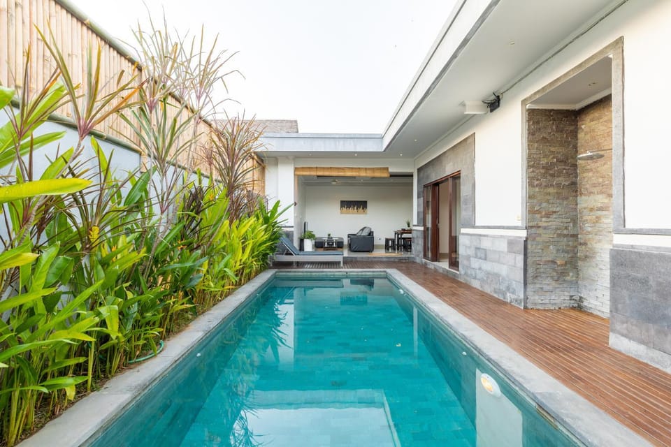 Day, Pool view, Swimming pool, sunbed