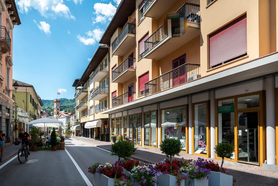 Property building, Restaurant/places to eat