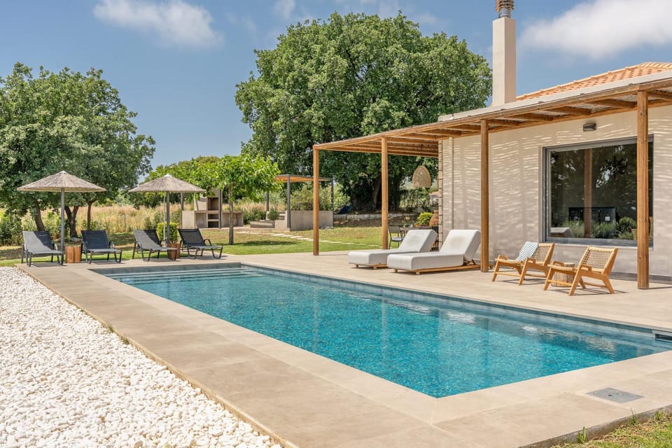 Swimming pool, sunbed