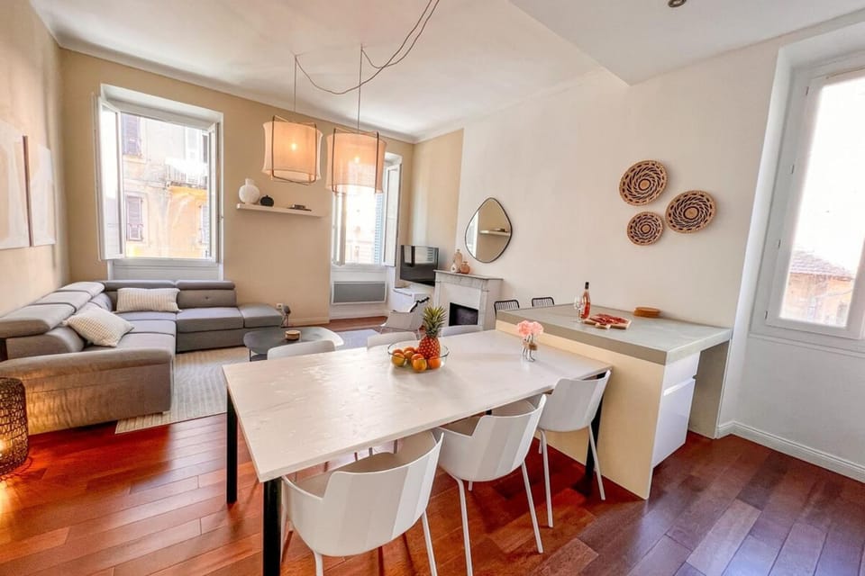 Property building, TV and multimedia, Living room, Seating area, Dining area