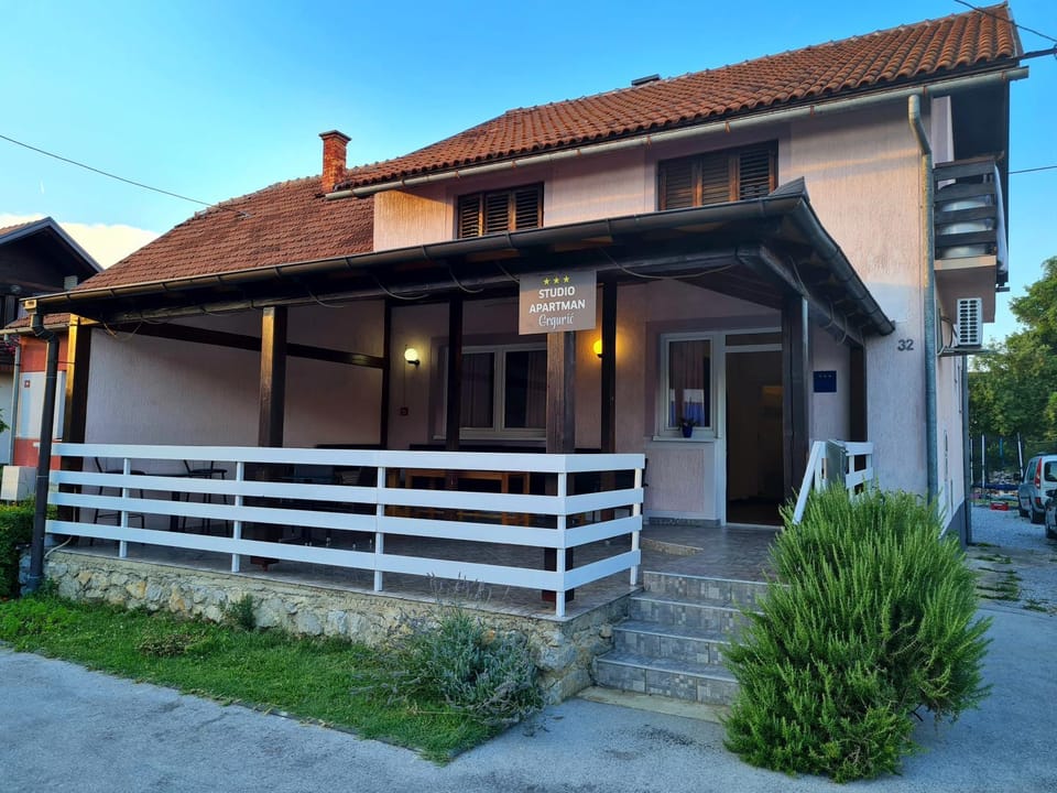 Property building, Facade/entrance, Parking