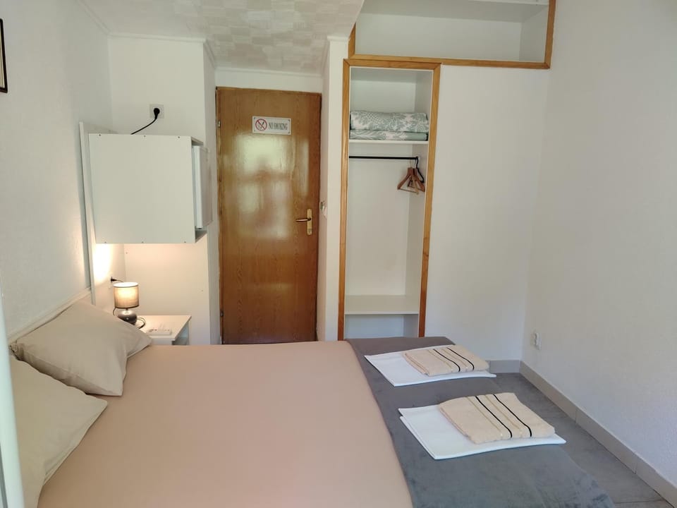 Bed, internet, wardrobe, air conditioner