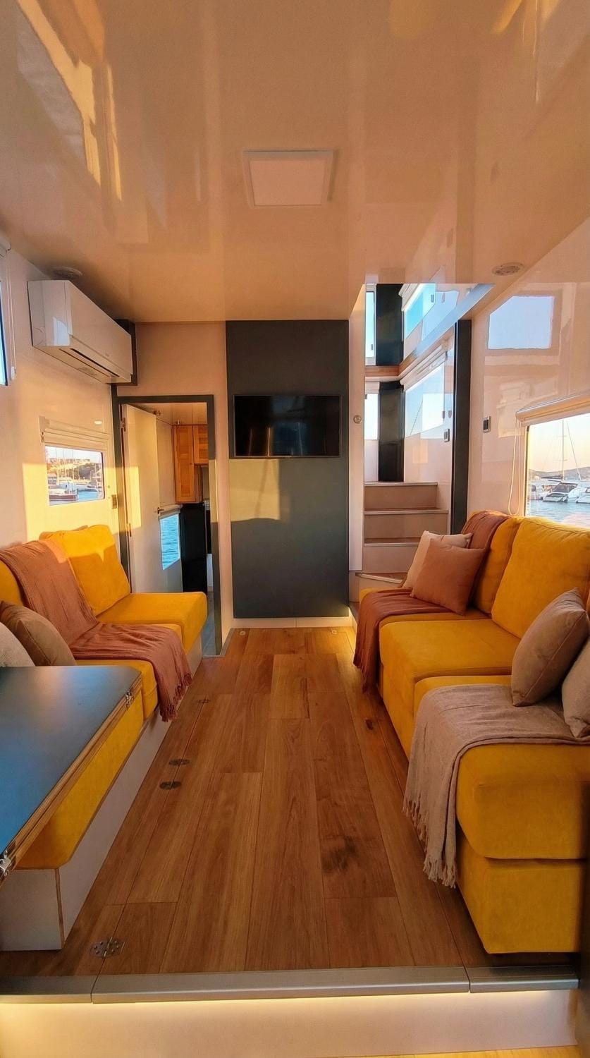 Communal lounge/ TV room, Living room, Seating area