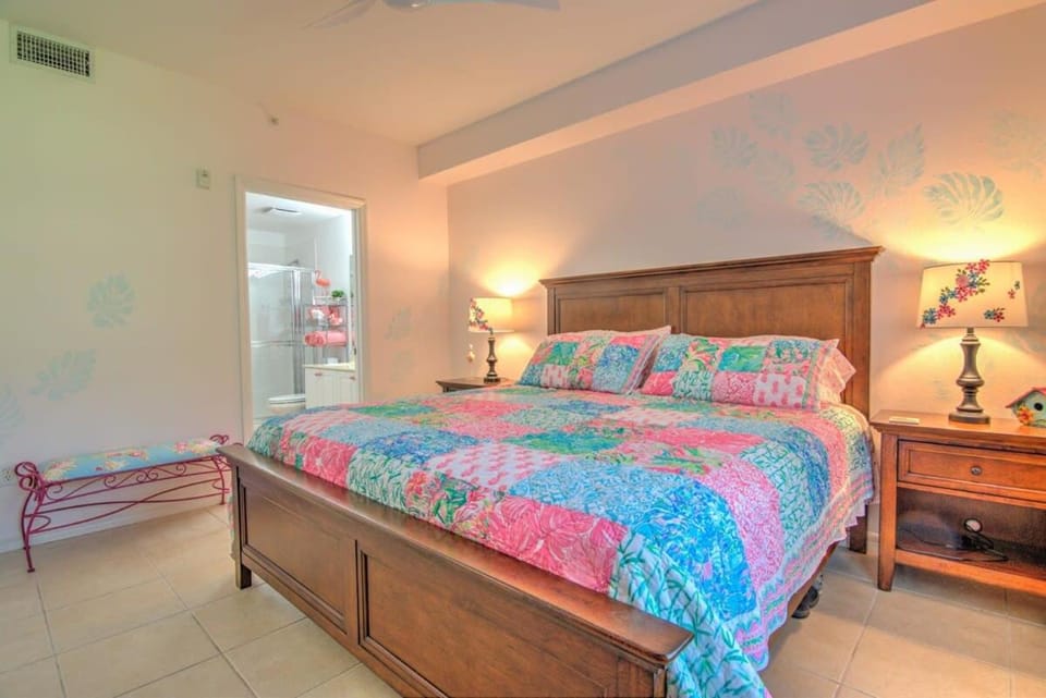 Coral Falls of Lely w Tiki Huts & Heated Pool House in Lely Resort