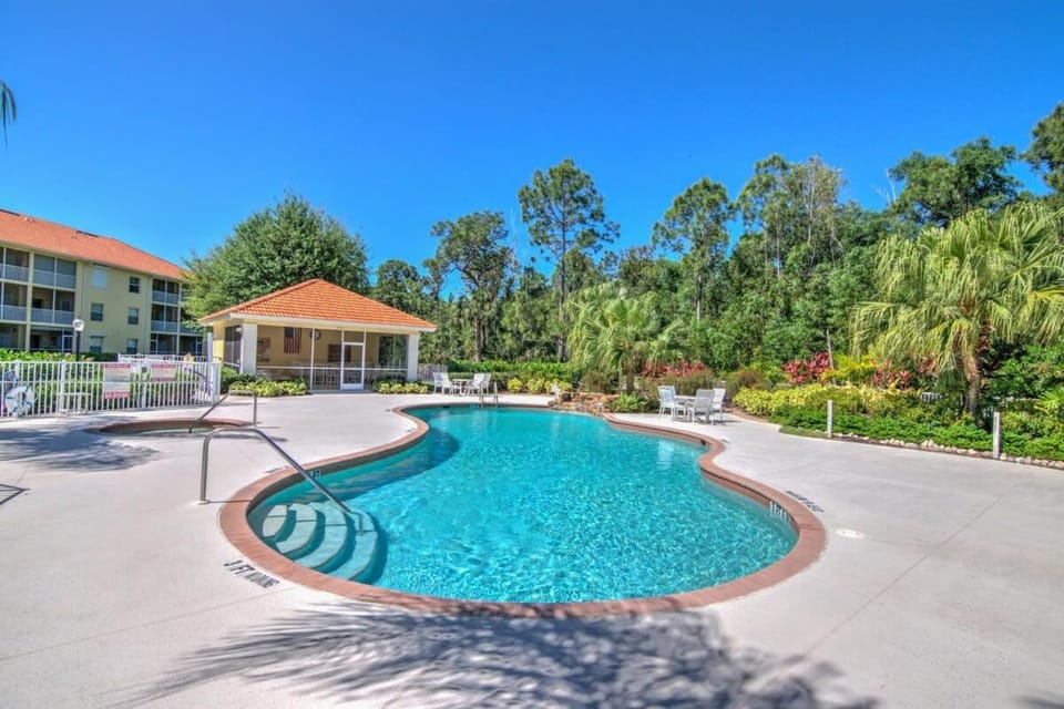 Coral Falls of Lely w Tiki Huts & Heated Pool House in Lely Resort