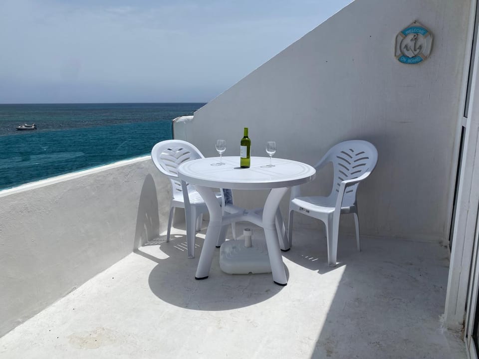 SeaSide Piscina Natural Las Salinas Apartment in Punta Mujeres