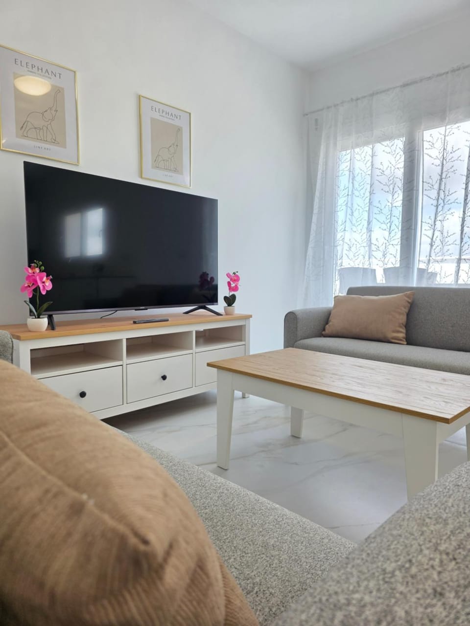 Communal lounge/ TV room