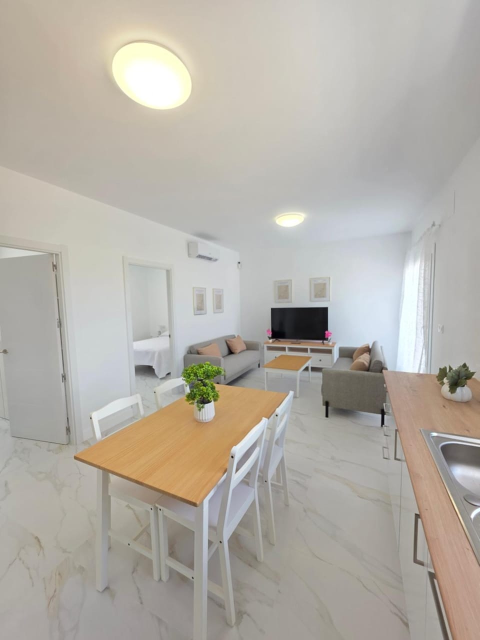 TV and multimedia, Kitchen or kitchenette, air conditioner