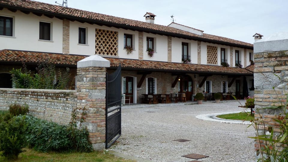Property building, Facade/entrance, Day