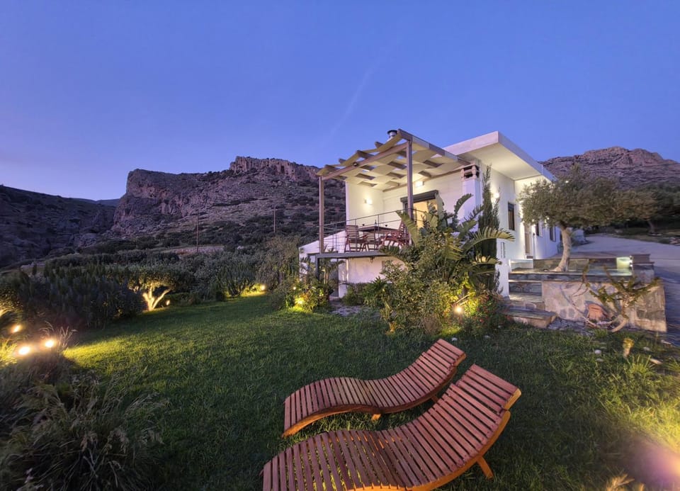 Property building, Garden, View (from property/room), Garden view, Mountain view