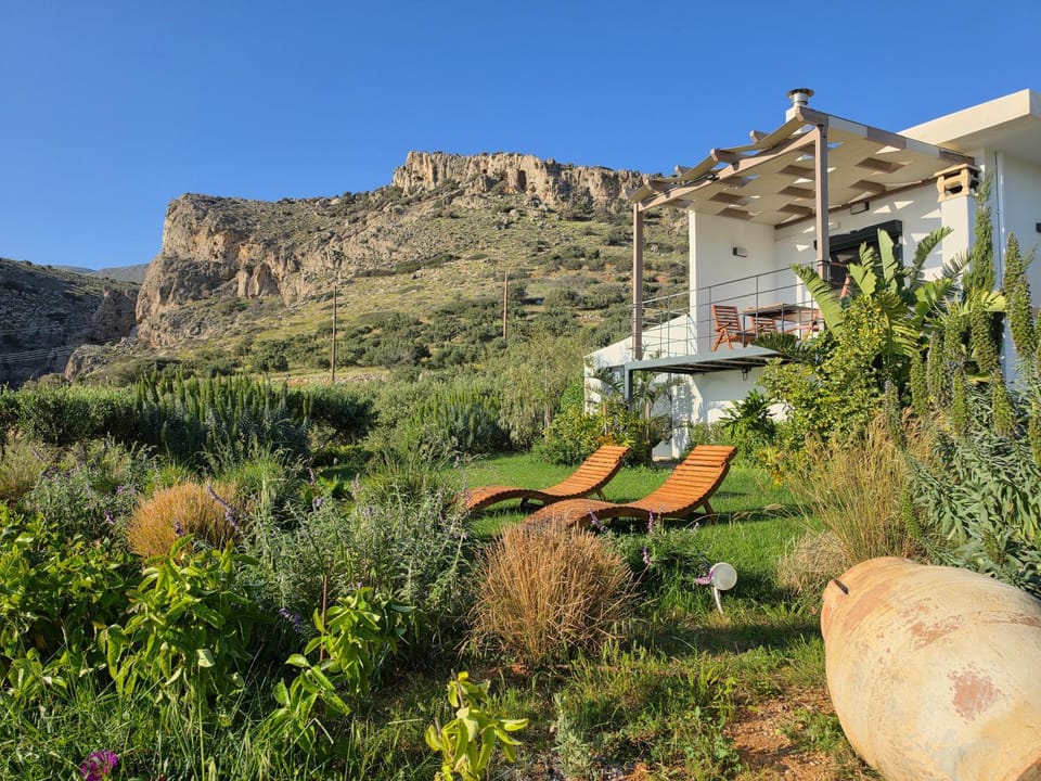 Property building, Garden, Garden view, Mountain view
