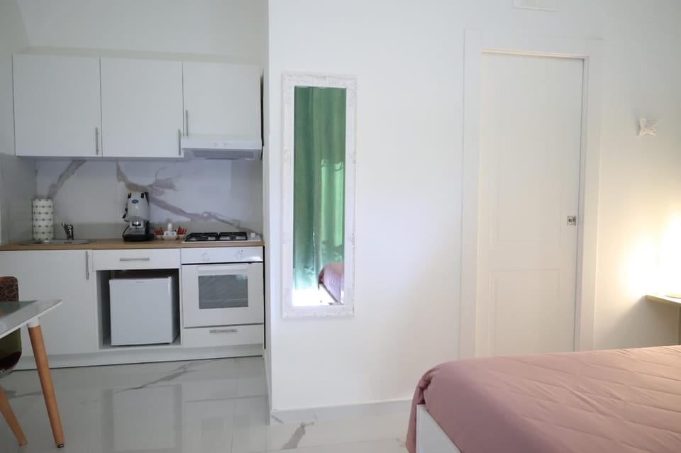 Kitchen or kitchenette, Dining area, pet friendly, stove, kitchen