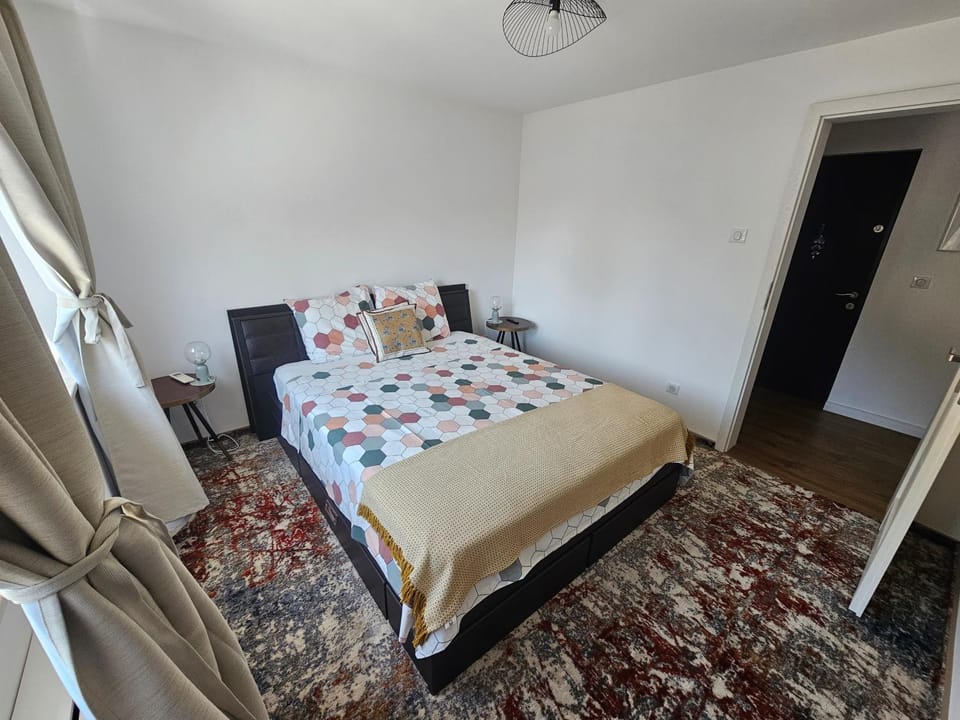 Luca apartament 3 camere Apartment in Romania