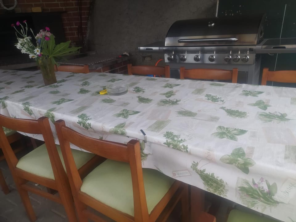 BBQ facilities, Seating area