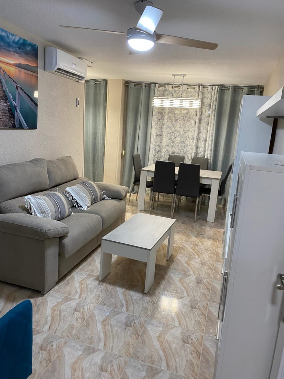 Communal lounge/ TV room, TV and multimedia, Living room, Lounge or bar, Dining area, fireplace, locker, air conditioner