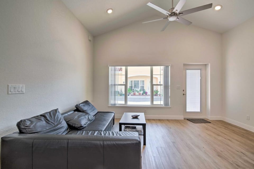 Sleek Tavares Condo 3 Miles to Downtown House in Tavares