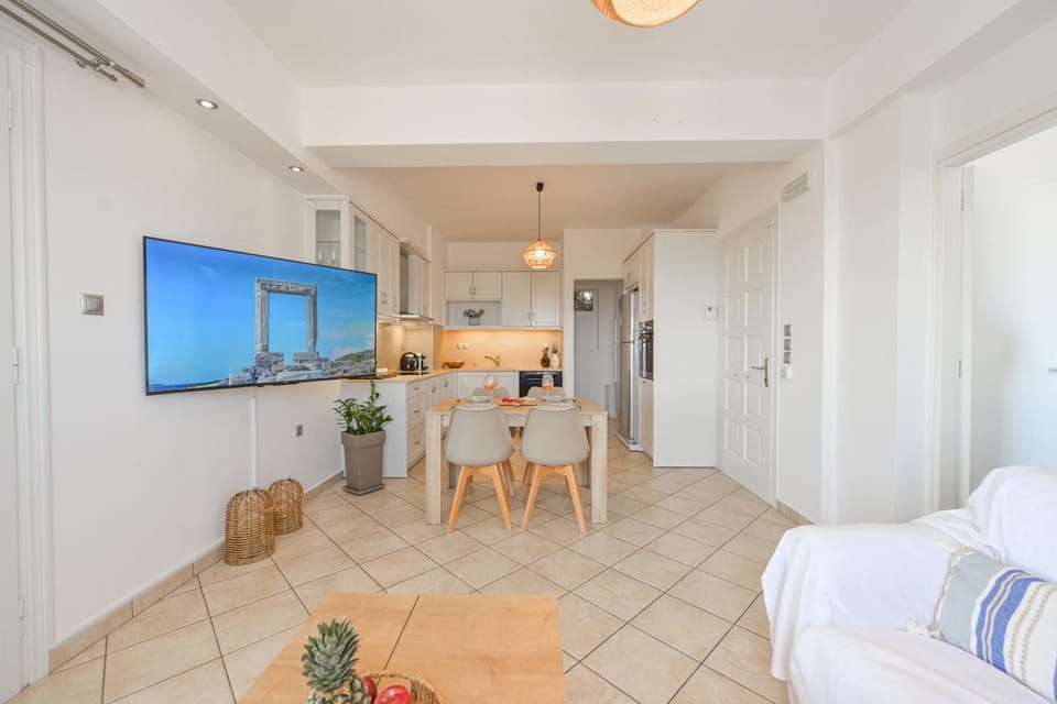 Kitchen or kitchenette, Living room, Photo of the whole room, Dining area