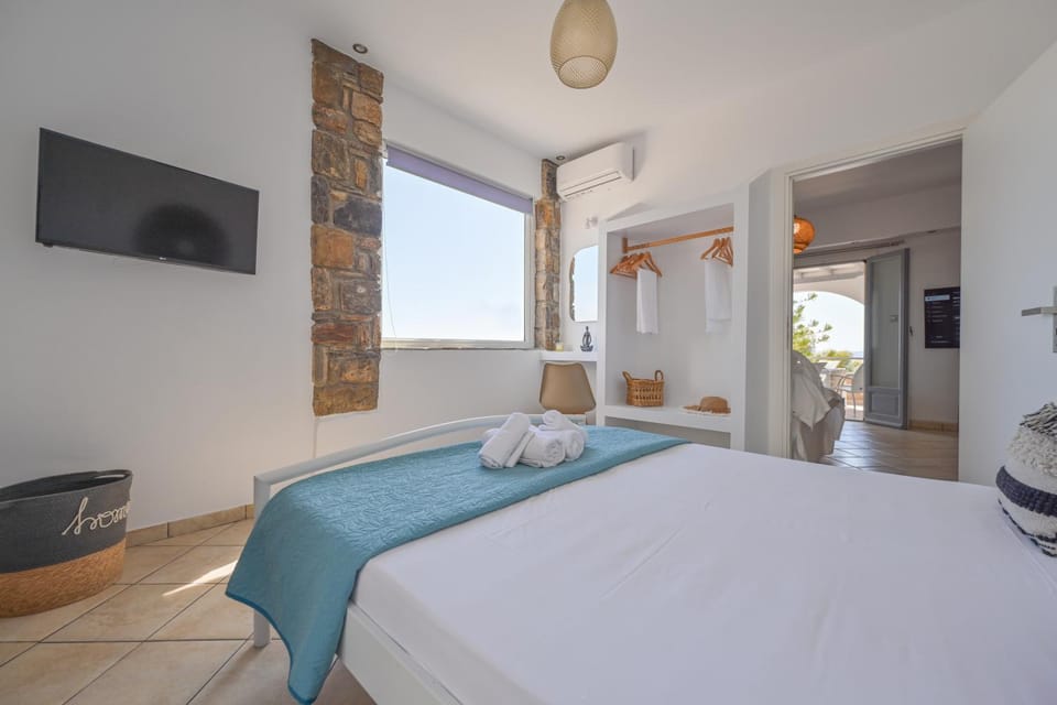 Bed, TV and multimedia, Photo of the whole room, Bedroom, air conditioner