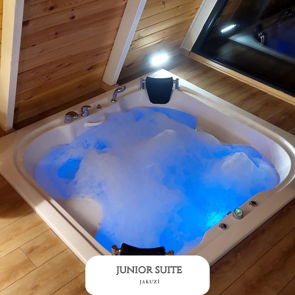 Hot Tub, Bathroom