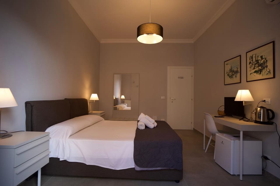 Bed, Coffee/tea facilities, Photo of the whole room, Bedroom, hair dresser