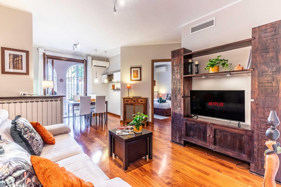 Communal lounge/ TV room, Living room, Seating area