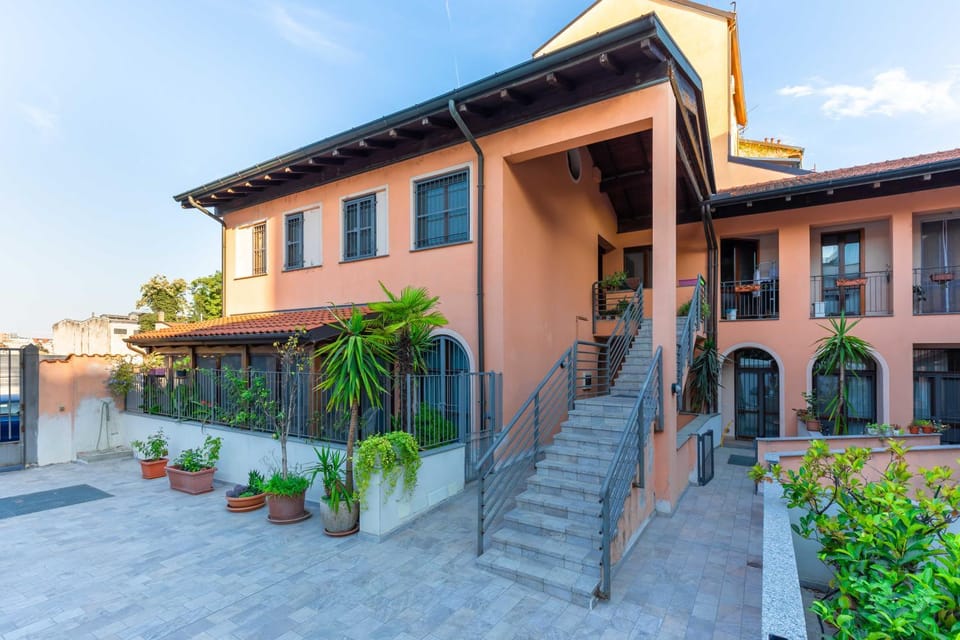 Property building, Facade/entrance, Garden